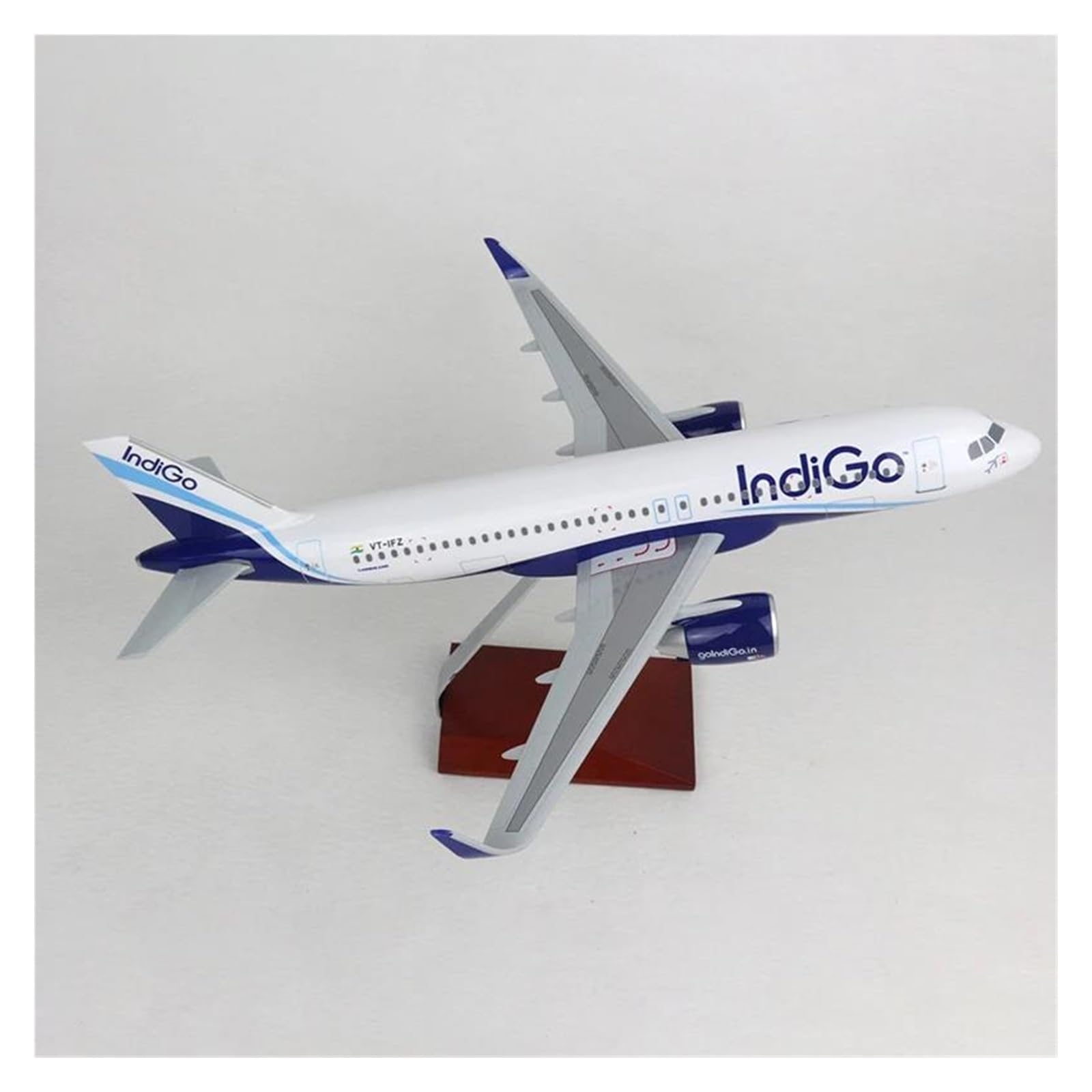 Amazon.co.jp: 飛行機模型飛行機おもちゃの飛行機模型 スケール 1/100