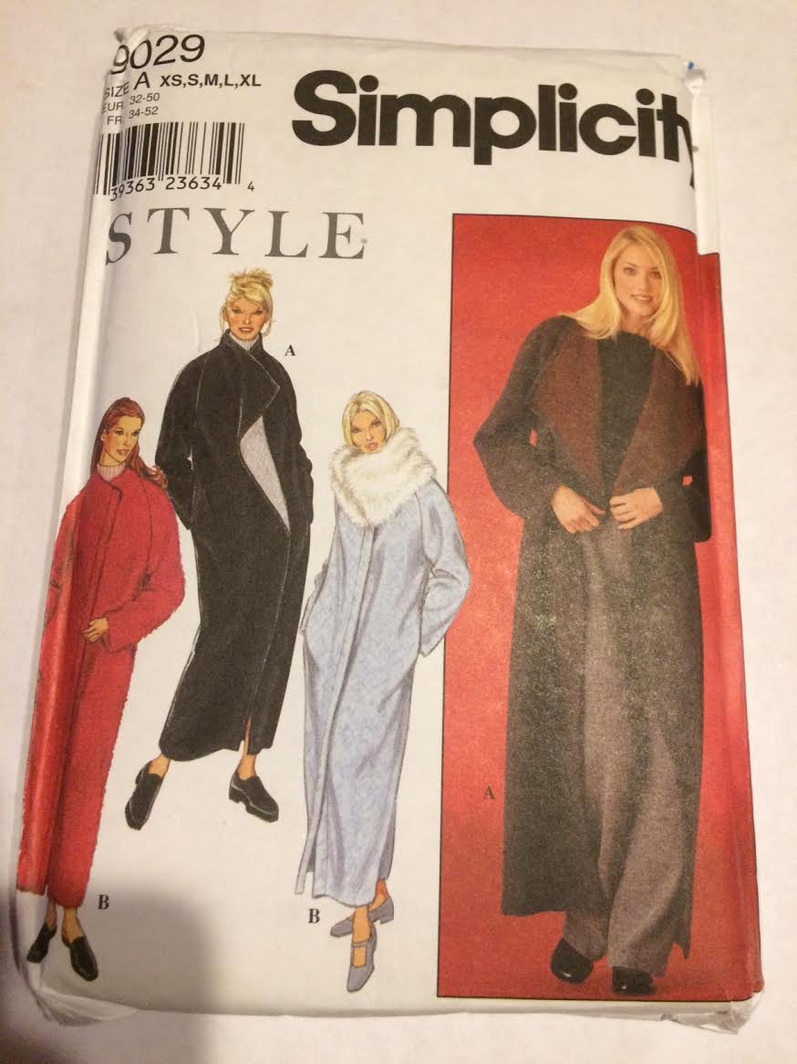 Patron de couture pour manteau femme Simplicity 9029 en tailles XS à XL