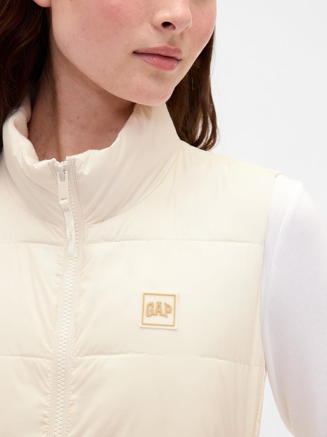 GAP Women's Logo Lightweight Puffer Vest
