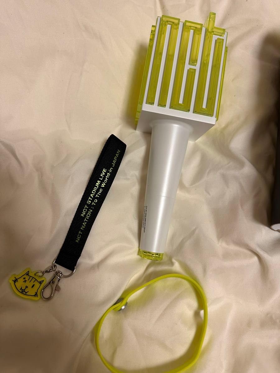 NCTペンライト+テンストラップ Amazon.co.jp: NCTペンライト+テンストラップ : おもちゃ