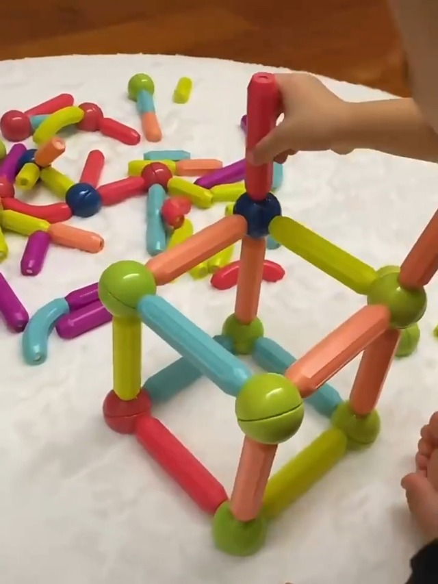 Giochi magnetici per bimbi, costruire con fantasia e divertimento