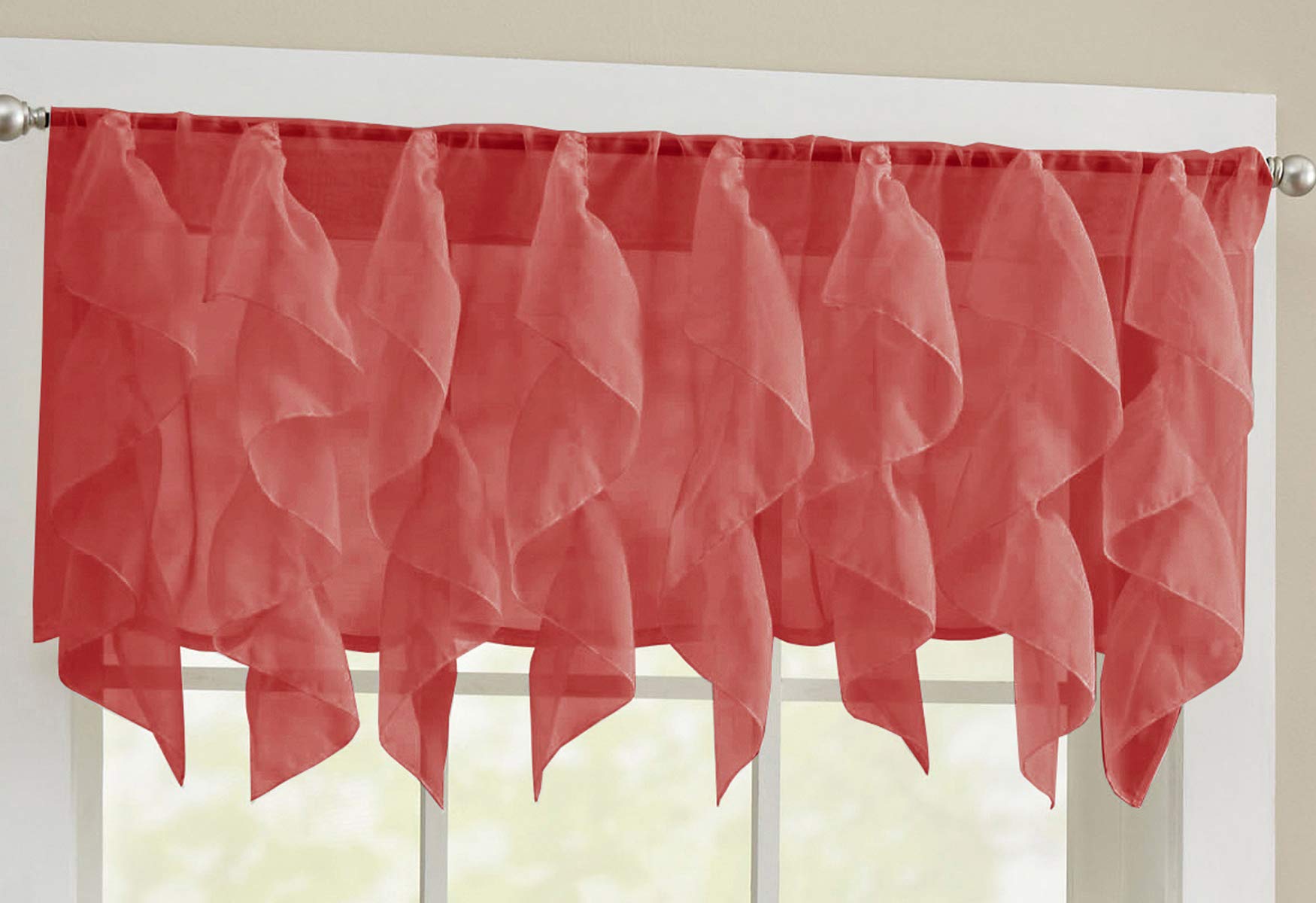 Tratamiento para ventanas en burdeos: dale calidez y estilo a tu cocina con este kit de cenefa
