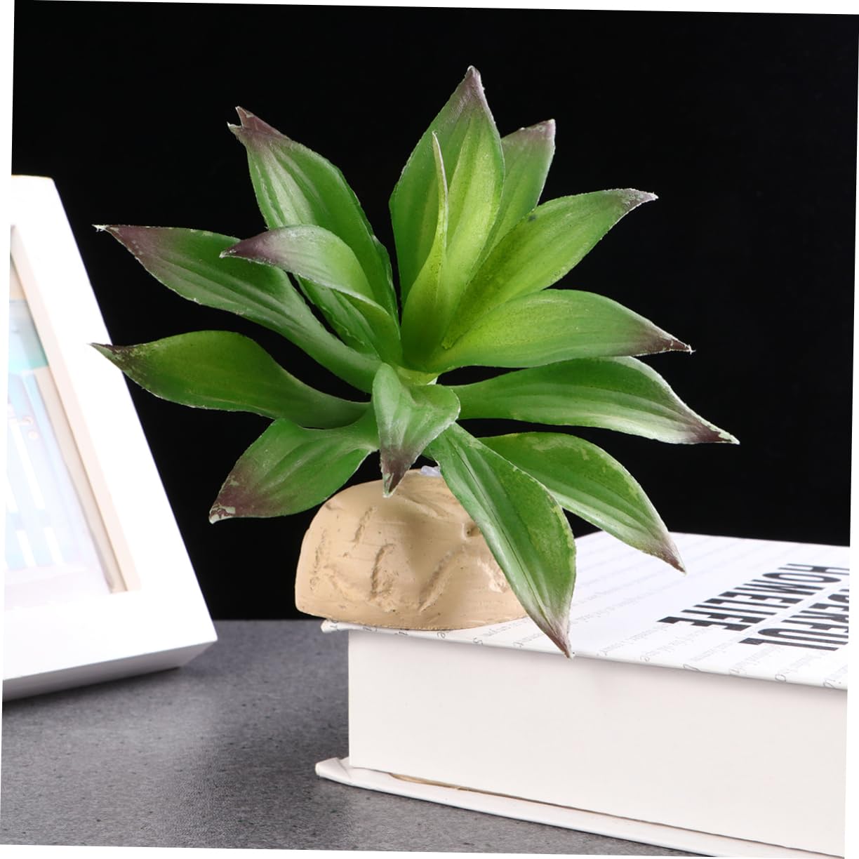 HOLIDYOYO Artificial Plant for Reptile Terrarium Lifelike Gladiolus Leaf Decoration for Pet Tanks Faux Plant Decor for Turtles Lizards and Geckos Present for Animal