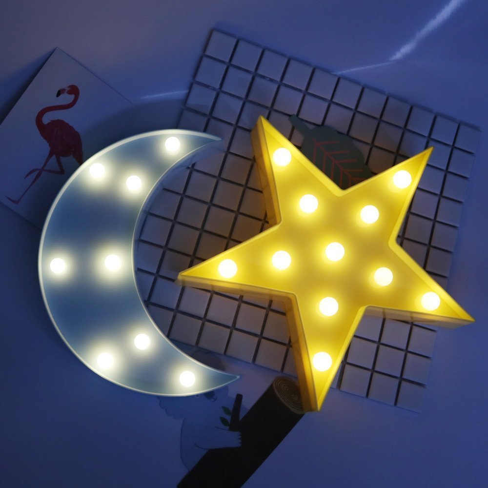 HOMSFOU Luce LED a forma di freccia a batteria, in plastica, decorazione da parete a forma di freccia, per compleanno, Natale, festa di nozze, colore bianco