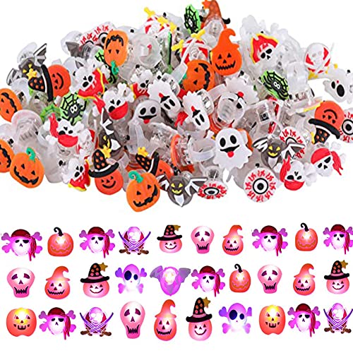 SHJOEE 50Pcs anneaux lumineux LED pour Halloween LED Clignotant Fête Jouet Bagues Enfant Doigt Lumineux Jouet Cadeau pour les enfants Halloween Clignotant LED Light Up Anneaux Crâne Citrouille Fantôme Cover
