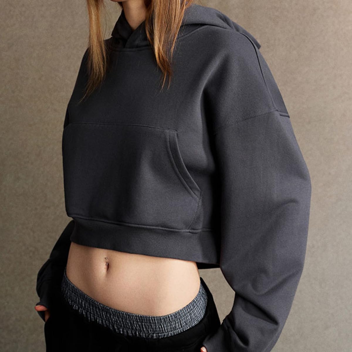 Cropp Hoodie z kapturem i raglanowymi rękawami, styl Streetwear dla kobiet, wygodna w czasie wolnym i podczas uprawiania sportu