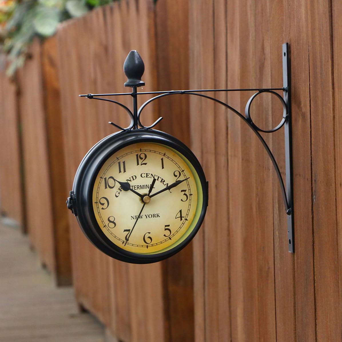 Reloj de Doble Cara de Hierro de Pared Negro Redondo