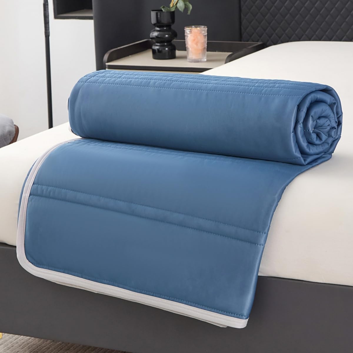 Surwin Solid Color Coverless Duvet 2.5 Tog Summer Cooling Quilt Single Double King Size Bedding Soft Cosy Microfiber Quilted Bedspreads for All Seasons, Machine Washable (Navy blue,100x150cm)