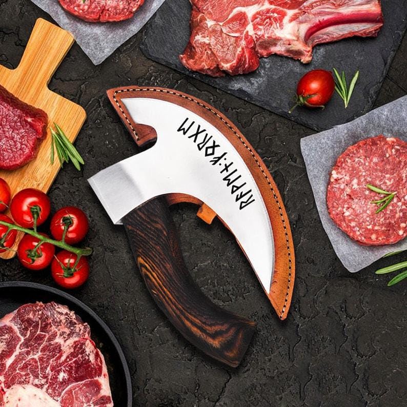 Viking Pizza Cutter Axe with Butcher Cleaver Design – Sharp Steel Blade, Wooden Handle & Leather Sheath – Ideal Gift & Kitchen Tool