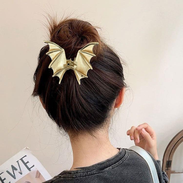 Pinza para cabello metálica color oro con diseño de murciélago miniatura 7