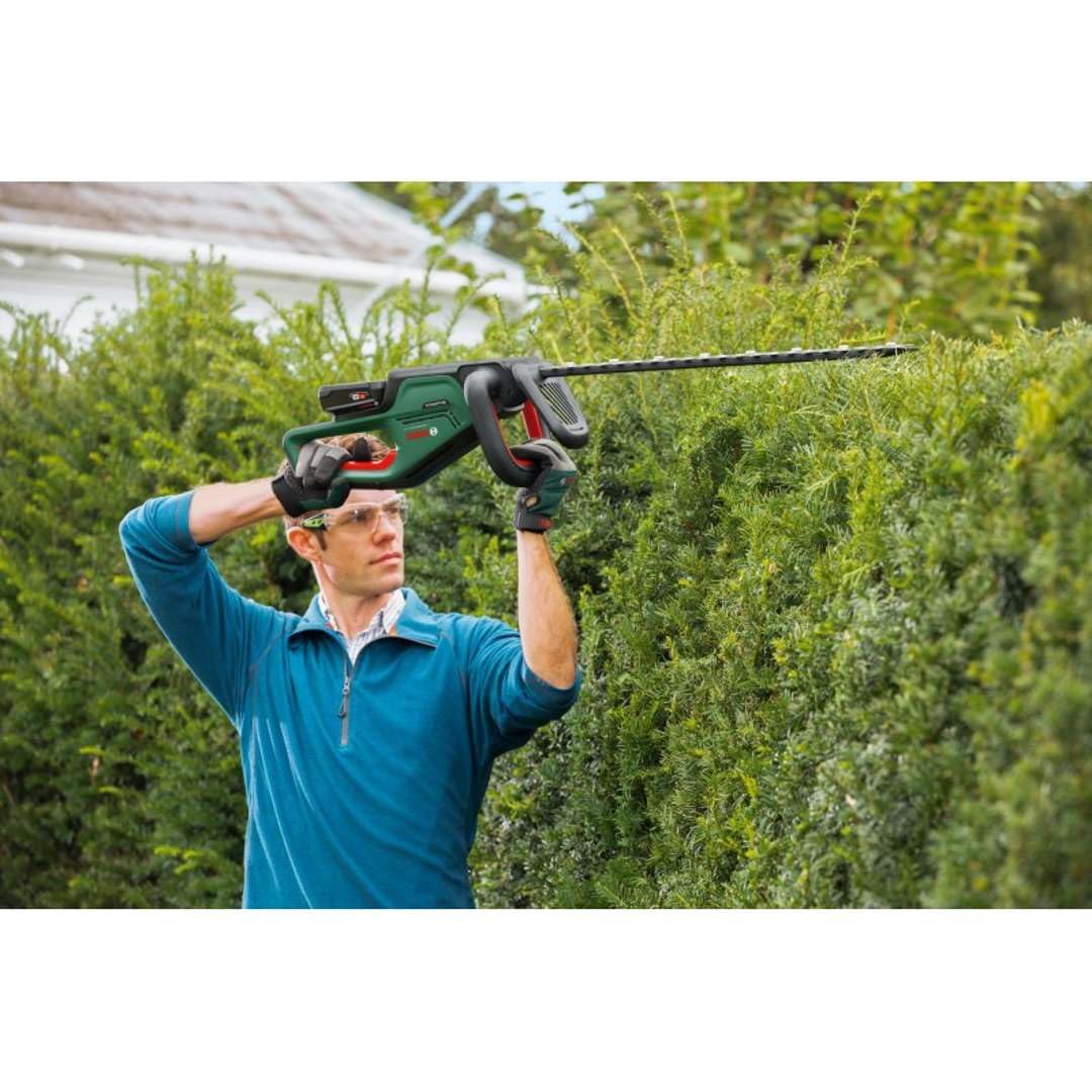 Bosch Taille-Haies sans Fil - UniversalHedgeCut 18V-50 (sans Batterie, système 18V, Longueur de la Lame 50 cm, livré dans Une boîte en Carton)