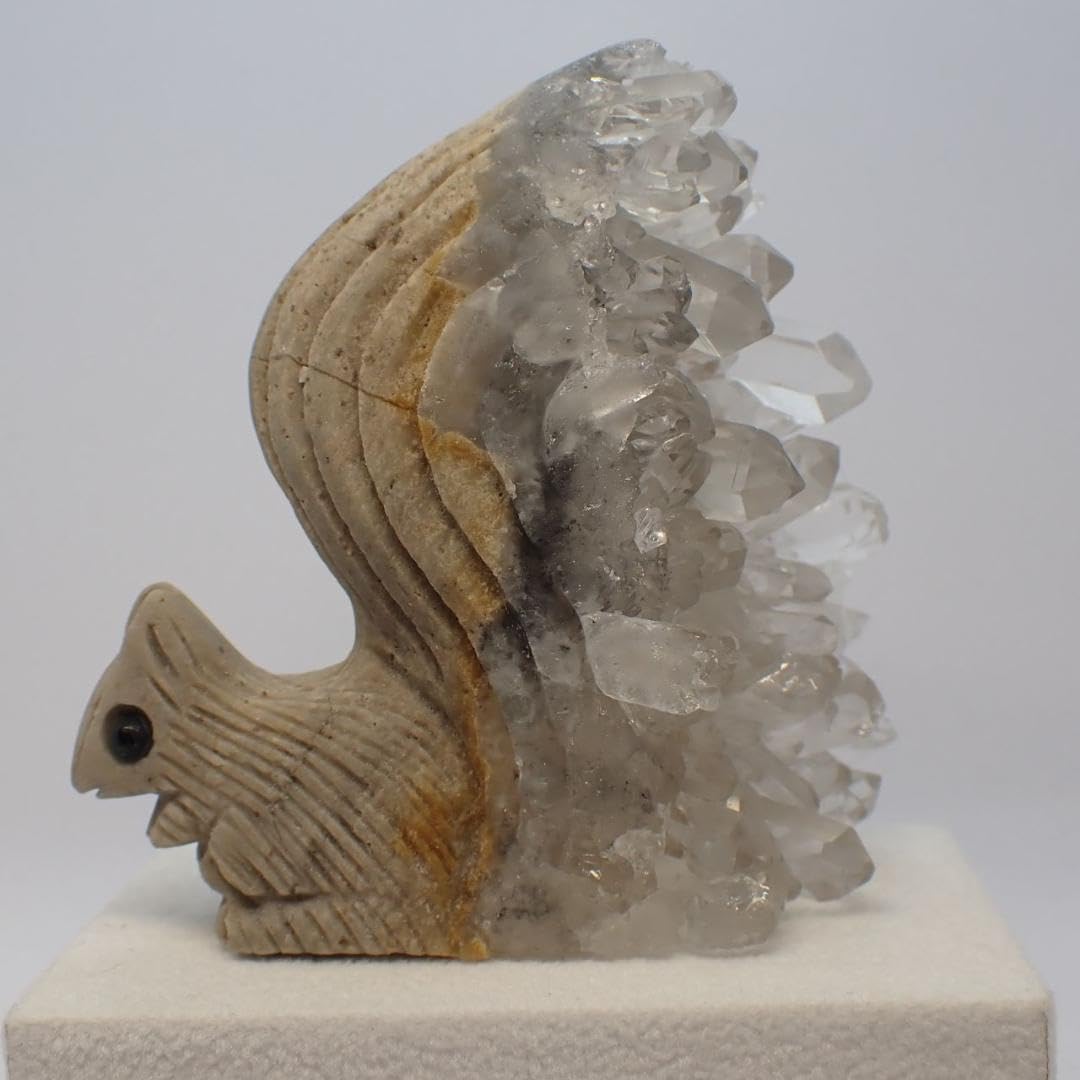 172g 尻尾が水晶のリスさん 鉱物彫刻 リス 水晶 結晶 りす 172g 尻尾が