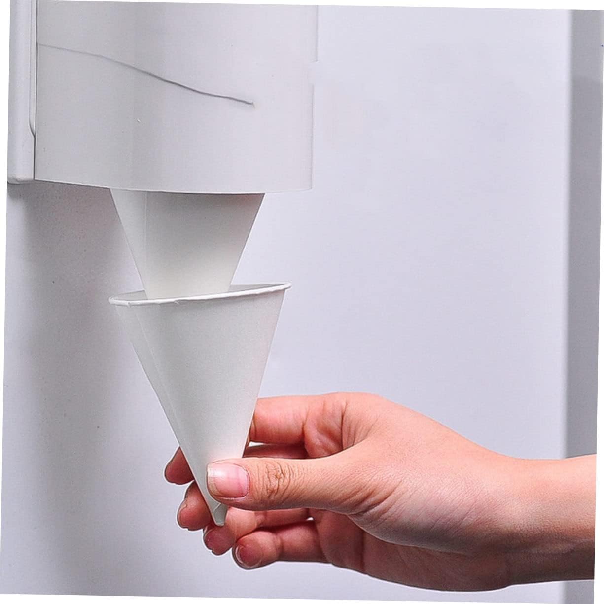 400pcs Cone Shape Paper Drinking Cups Thickened Ice Beverage Holders Lightweight Cups for Airport Parties Events