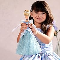 Vista 4 de Disney Store Muñeca Clásica Oficial de Disney Princess (Cenicienta), 11 Pulgadas, Incluye Cepillo con Detalles Moldeados, Juguete Totalmente Posable