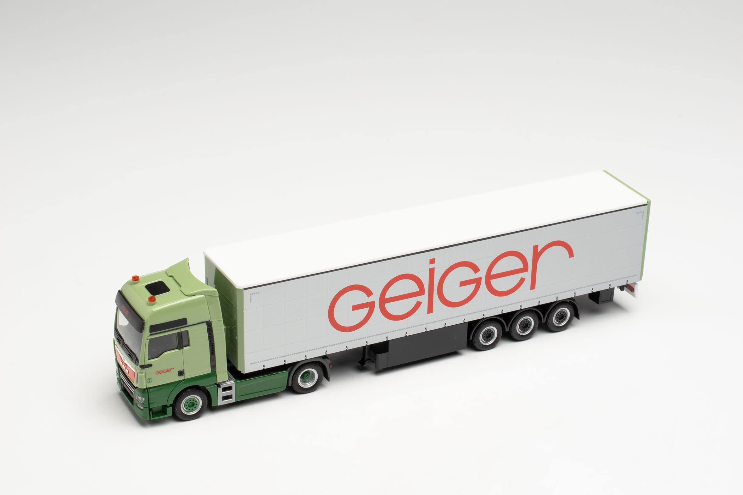 herpa MAN TGX XXL Euro 6c Gardinenplanensattelzug GEIGER LKW-Modell 1:87#947596