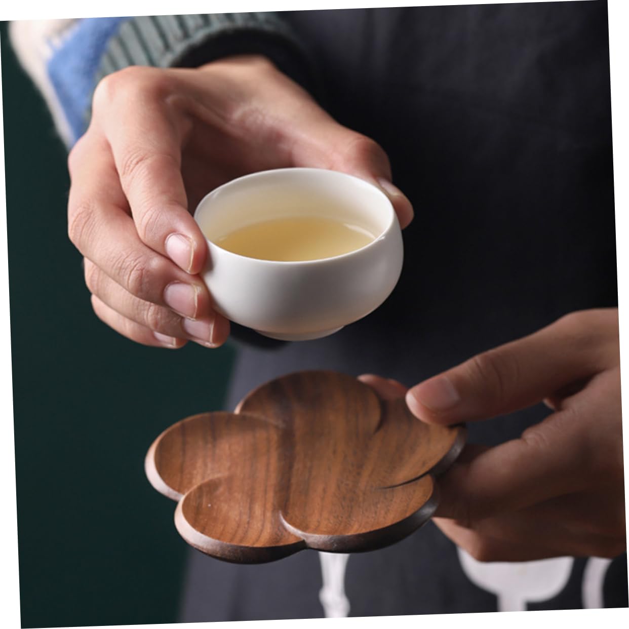 Posavasos de Madera de Nogal Negro Diseño de Pétalo, 4 Piezas | Marrón, para Taza Cerámica y Taza de Té, Estilo Decorativo Artístico, Protege la Encimera
