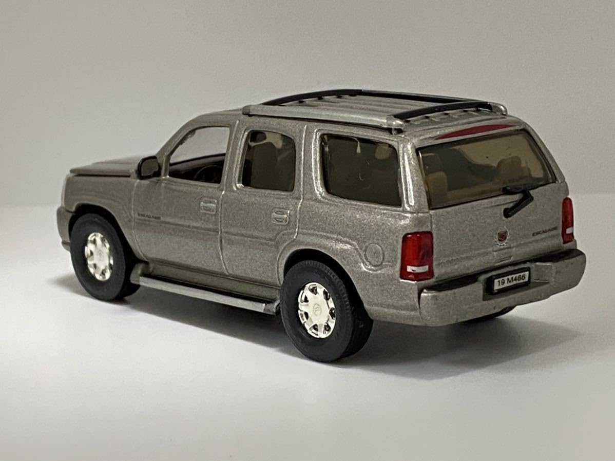 Amazon | キャデラック エスカレード ミニカー 1/43 | ミニカー