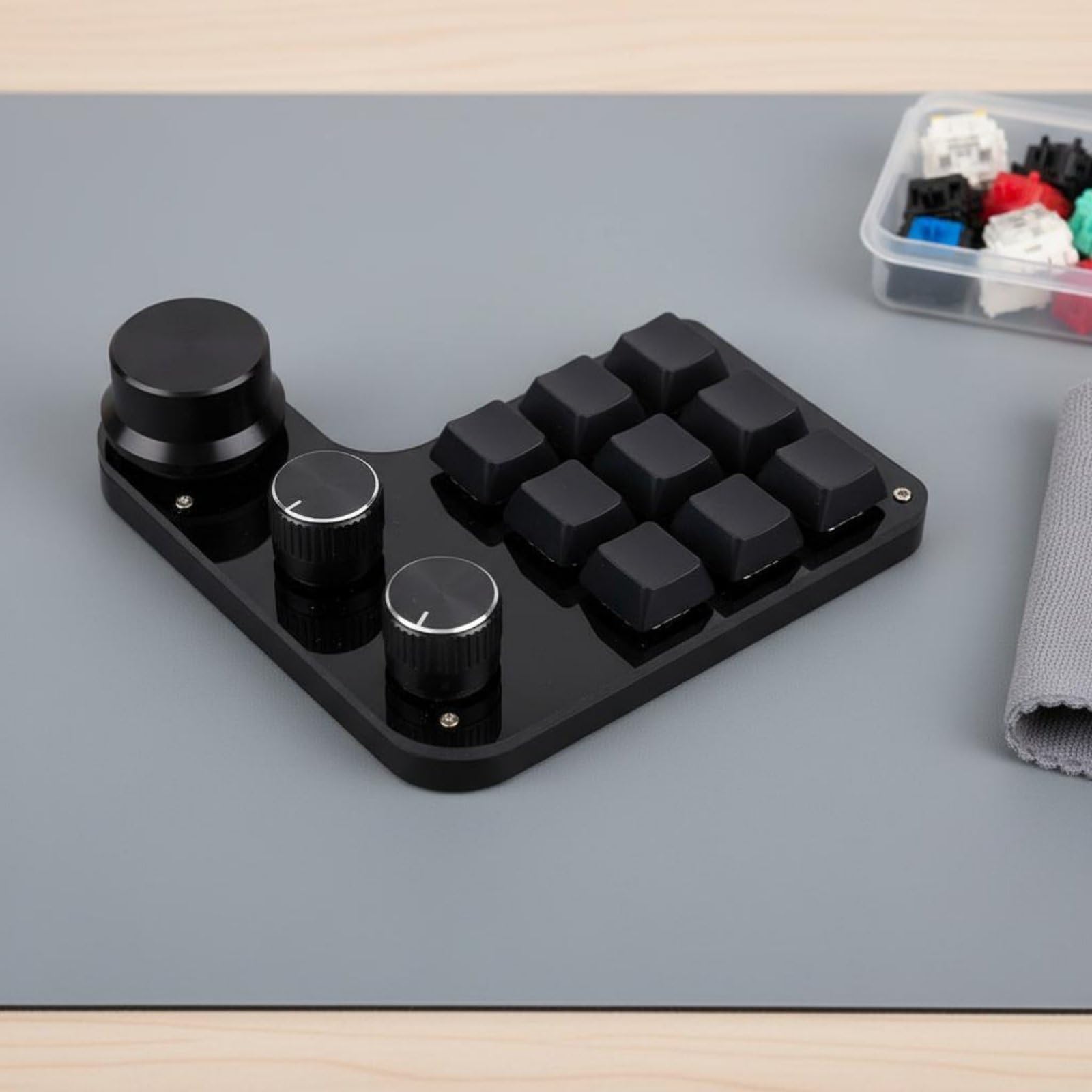 Tastiera da Gioco Tastierino Keypad Controller Periferica con 9 3 Manopole per E Scorciatoie Tasti Meccanici Intercambiabili Retroilluminazione USB C, Switch Rosso
