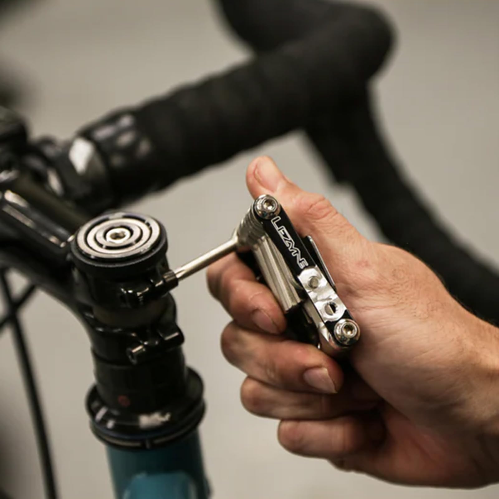 Lezyne TUBELESS Flow Storage Loaded-W/O CO2 CARTRIDGES BIDONES Y PORTABIDONES, Adultos Unisex, Negro, ESTANDAR
