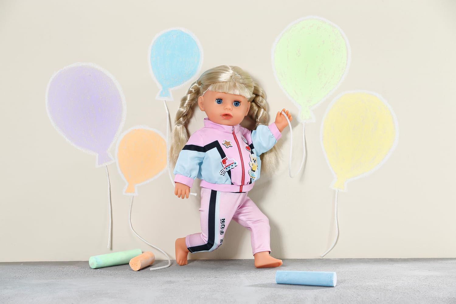 BABY born Mały dres do joggingu 836347 – dwuczęściowy garnitur z pasującymi spodniami, kurtką i wieszakiem dla lalek 36 cm, łatwy do samodzielnego założenia - odpowiedni dla dzieci od 1 roku życia