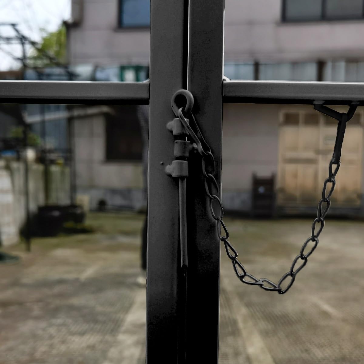 Arche à rosiers avec Porte en métal,Arche de Jardin Noir,Arcade de rosiers 210cm Tuteur Colonne de Jardin,Arceau à Rosiers Pergola pour Plantes grimpantes extérieur