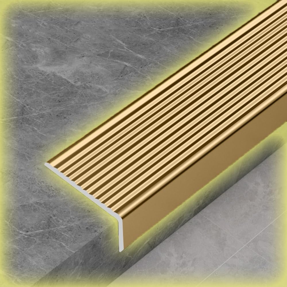 Generico Strisce Antiscivolo per Bordi di Scale, Profilo Metallico da 90 cm per gradini Interni/Esterni, Protezione a L per modanature in Legno/Vinile/Piastrelle (Oro, 5x3 cm)