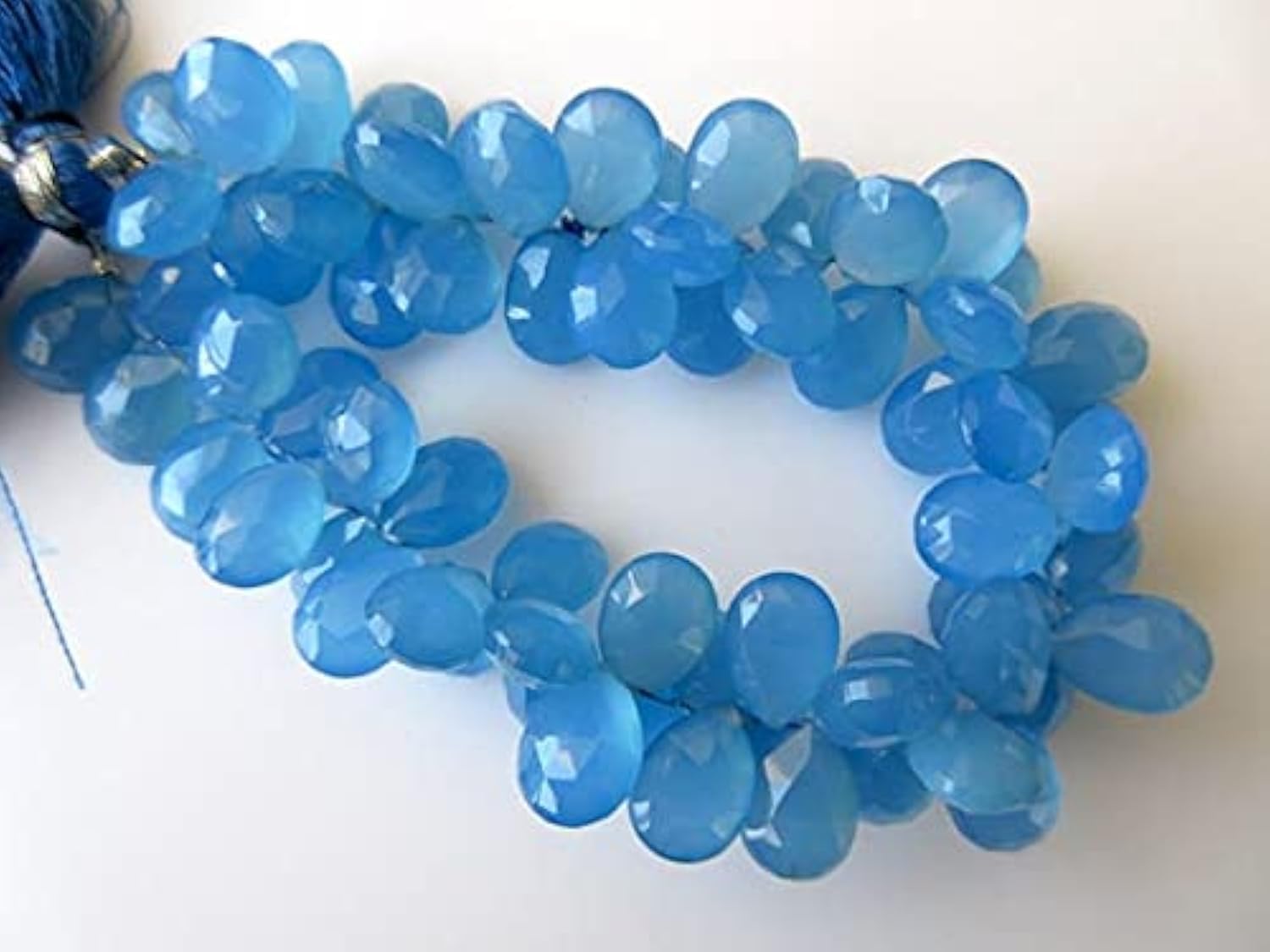 Blue Chalcedony Faceted Pear pour créer des bijoux d'été élégants