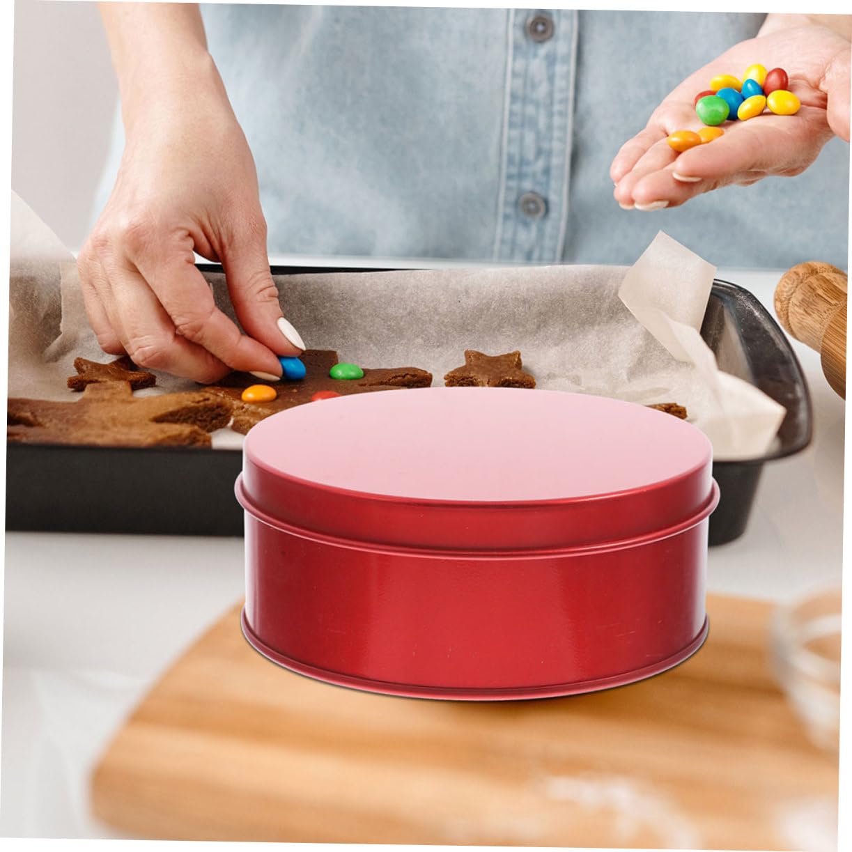 BEBEMOKO 2pcs Round Tinplate Cookie Boxes Containers for Snacks Treats and Design Lid for Tea Sweets and Holiday Storage