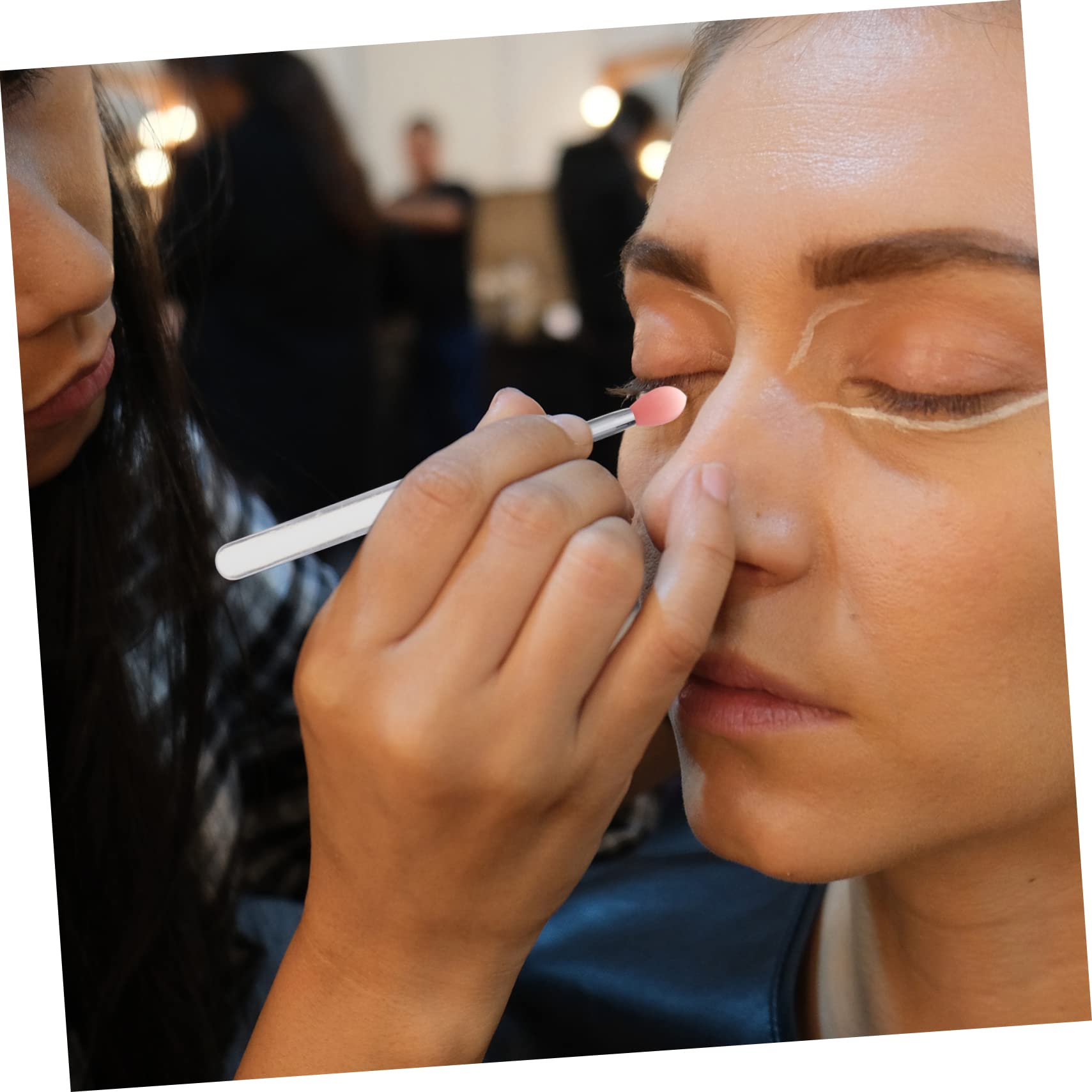 CANIGHT 8pcs Silicone Lip Mask Brush Set with Cover Eyeshadow Lipstick Applicators Smooth Application Travel Size for Personal Use