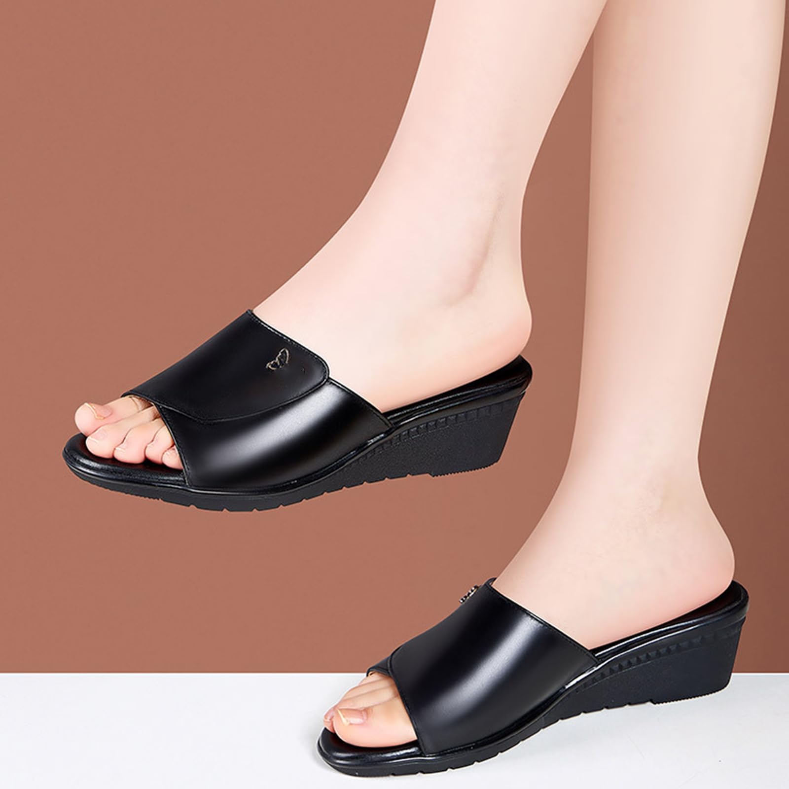 Damskie Sandały na Koturnie ze Skóry Naturalnej - Klapki z Otwartym Palcem, Mule na Obcasie 5cm, Letnie Buty do Biura, Czarne/Białe