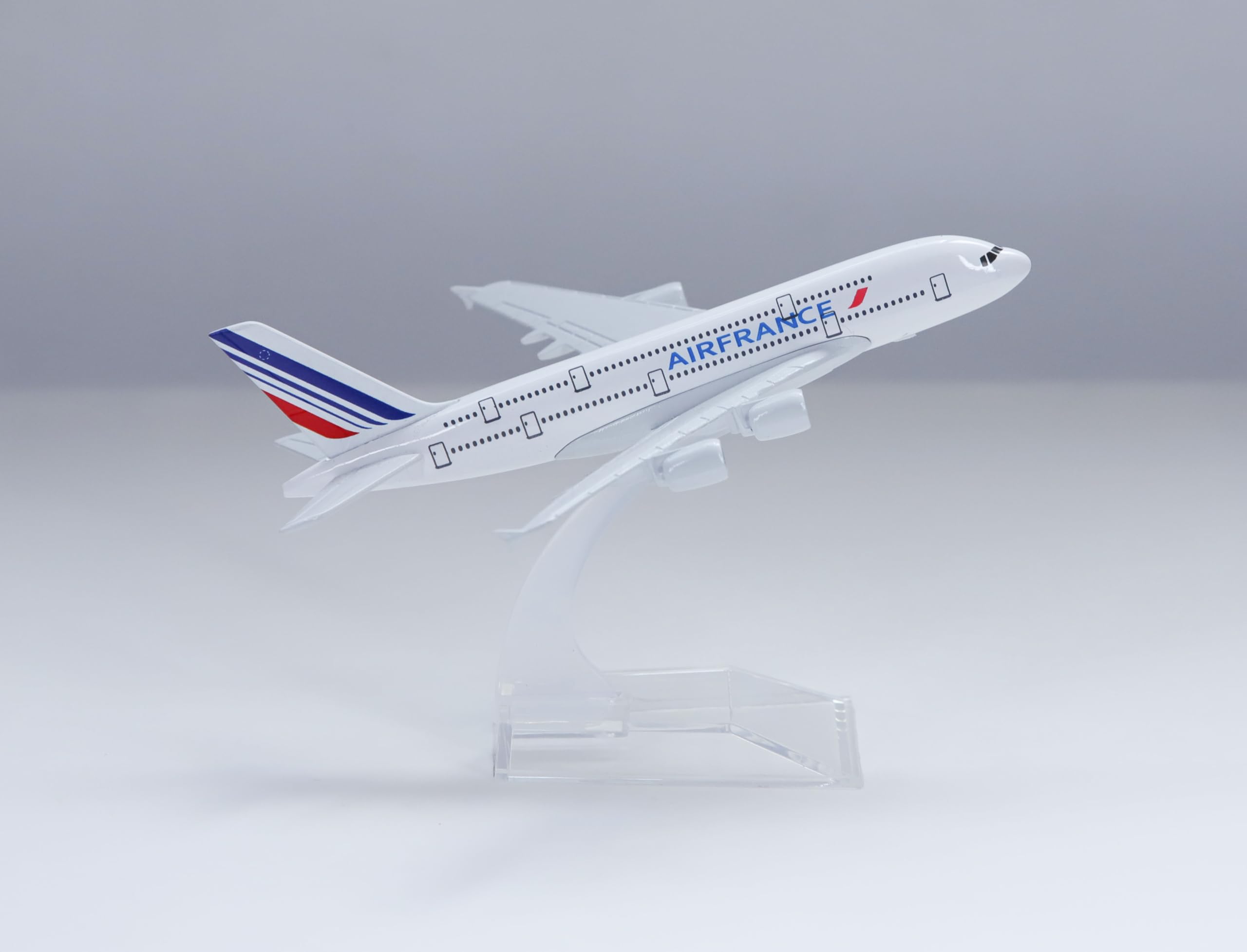 ◢Air　France／Airbus／a380新品ダイキャストModel Amazon.com: 1/400 AIR France A380 Diecast Airplane Model