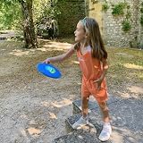 BLUE SKY - Packung mit 12 Flugplatten / Frisbee - Outdoor-Spiel - 047903PA - Zufällige Farbe - Kunststoff - Spielzeug für Kinder Erwachsene - Outdoor-Spiel - Frisbee - Ab 3 Jahren