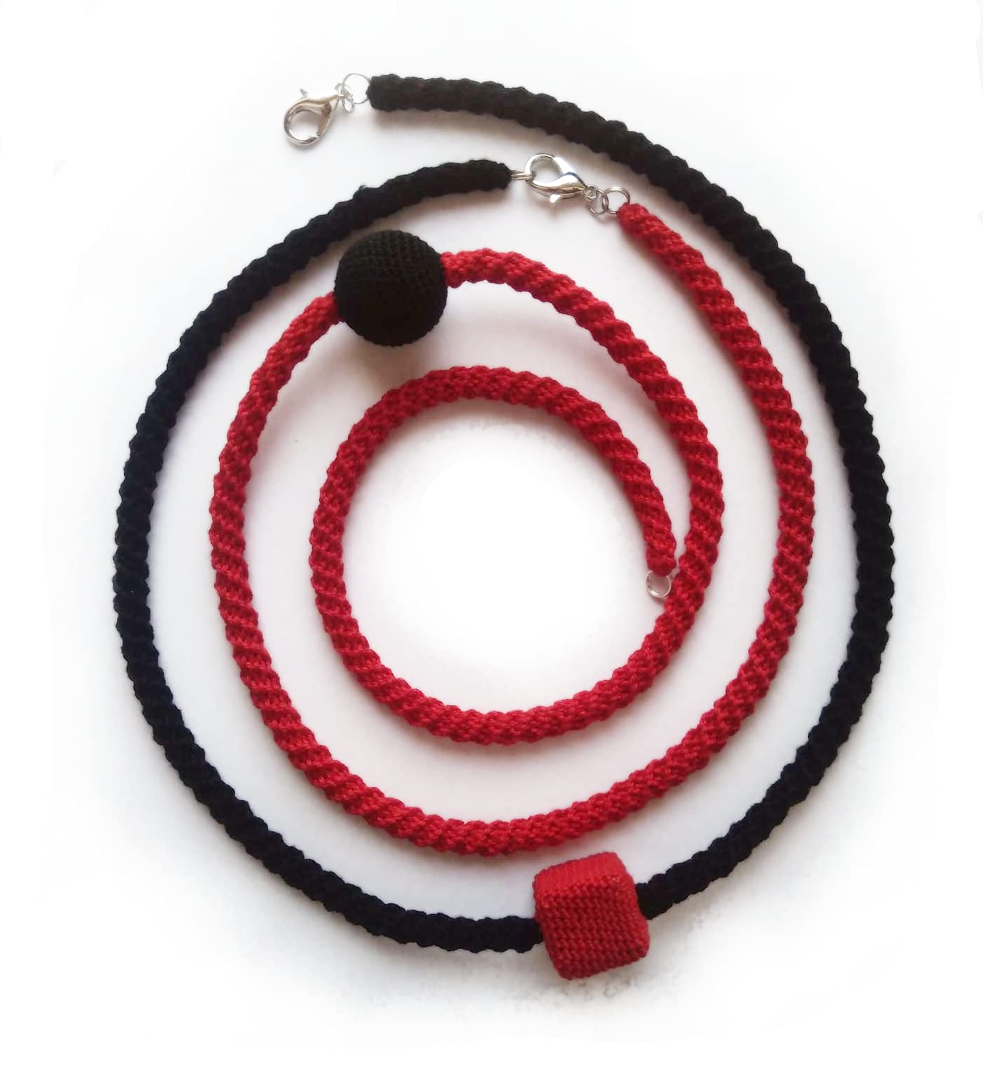 2 collane minimaliste moderne geometriche all'uncinetto