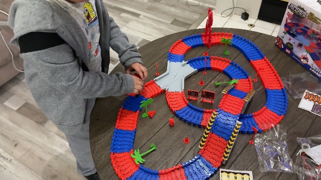 209 PC Spider Race Track Set With 2 Cars - Motorized Toy For Boys Ages 3-6