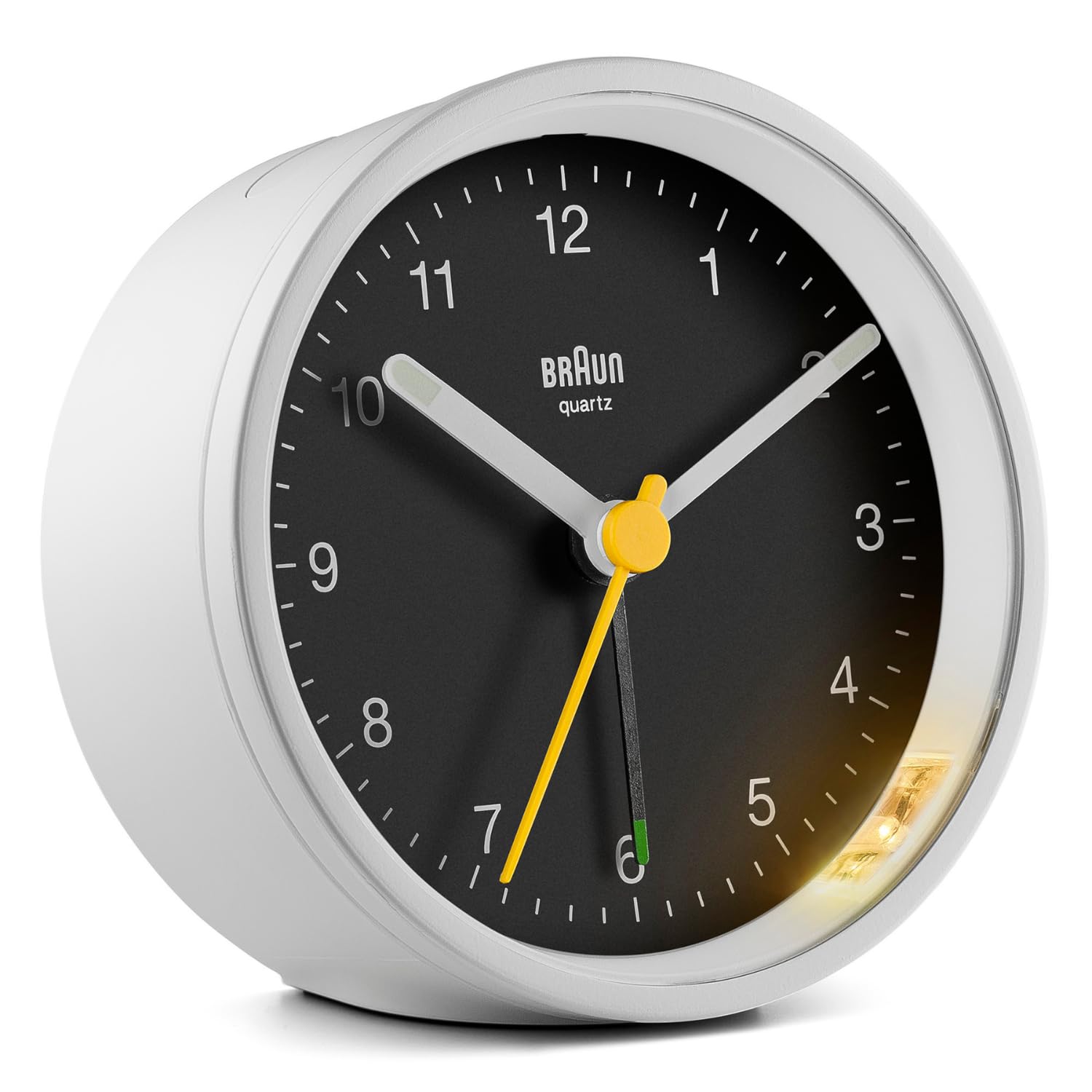 Braun Klassischer analoger Wecker Schlummerfunktion und Licht, ruhiges Quarzuhrwerk, Crescendo-Alarm in Weiß und Schwarz, Modell BC12WB.