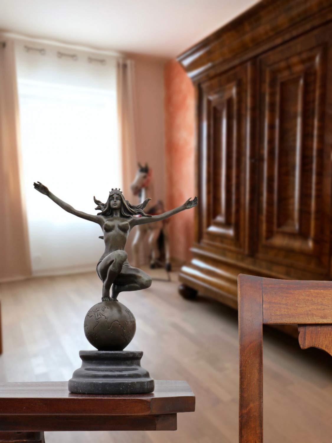 Grande et grande statue de femme en bronze du 19e siècle du sculpteur français Adrien Gaudez