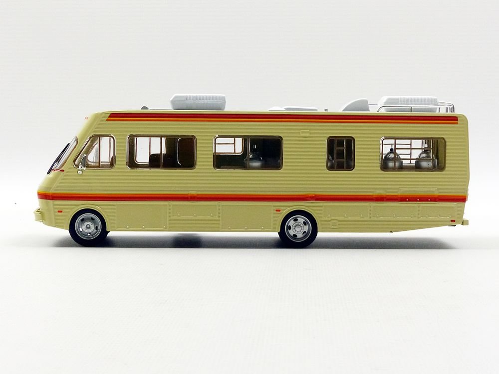 Greenlight Collectibles Miniature Fleetwood Bounder RV-Breaking