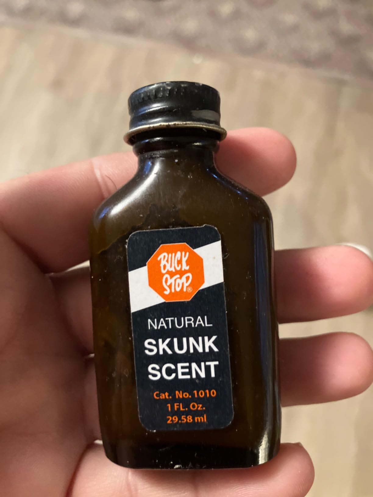 Smell does not last long , scent is gone in mins .