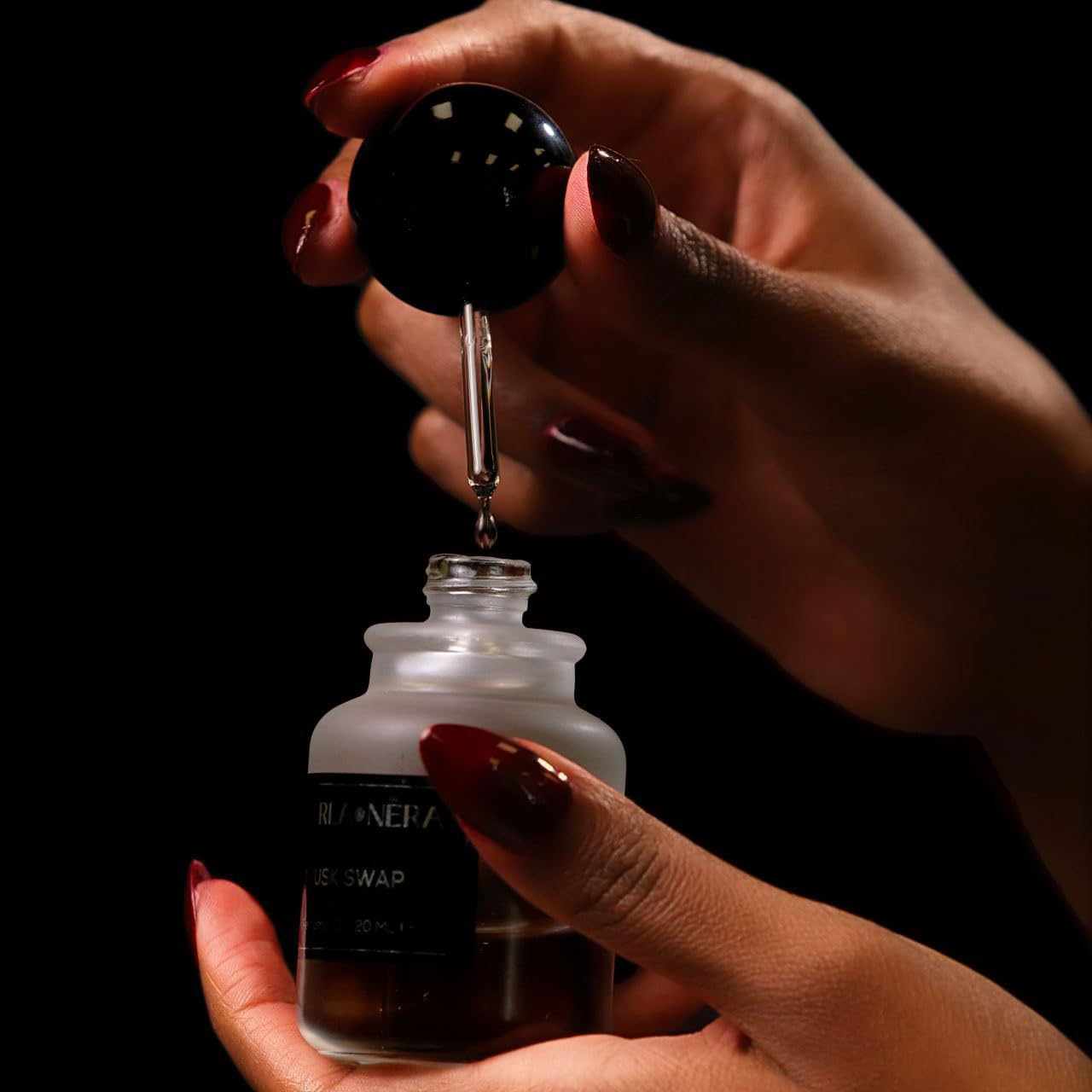 Perfumes for Women and Men: Luxurious Oud SWAP and Bakhoor Arabian Incense Duo – Transform Your Home with Rich Arabian Scents image 3 of 6 B0D2BRC2TM