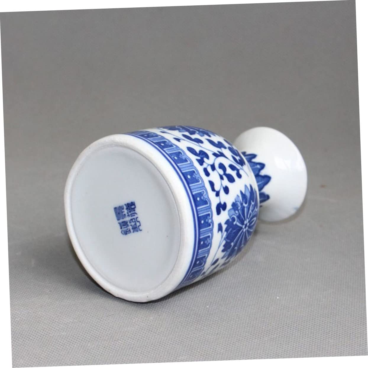 VALICLUD Ceramic Soy Sauce Dispenser Small Decorative Seasoning Bottle with Lid for Home Restaurant Use Stylish Porcelain Oil Holder for Convenient Storage of Sauces and Condiments