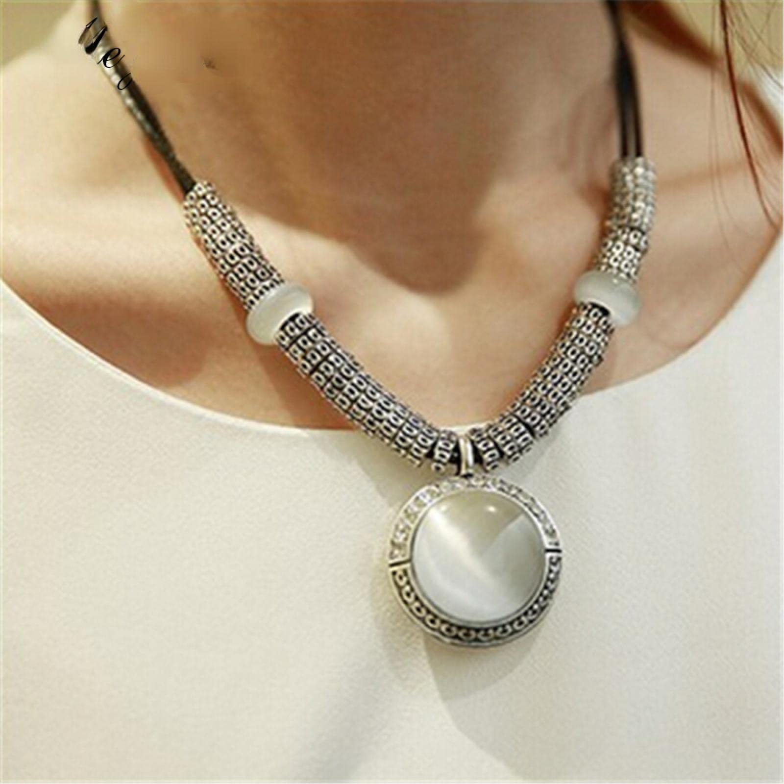 Collier Chain Pendants Déclaration aux Finitions Soignées et Design Graphique - 7