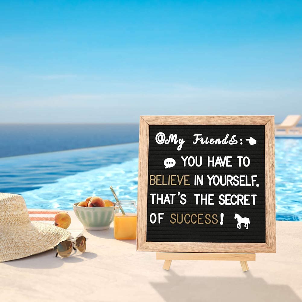 Tablero de Fieltro Retro Letra de Fieltro y Roble con 340 Letras Números y Símbolos para La Decoración de Restaurantes Bodas Banquetes 25x25 cm,Negro,Con Soporte Triangular y Bolsa