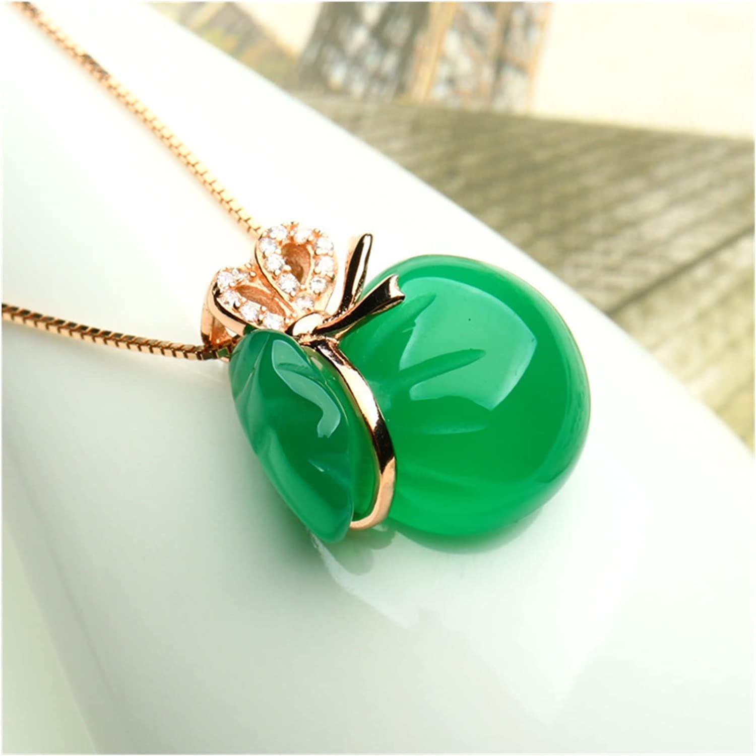 Amazon.co.jp: 天然翡翠ペンダントネックレス彫刻ラッキーお守り、翡翠  