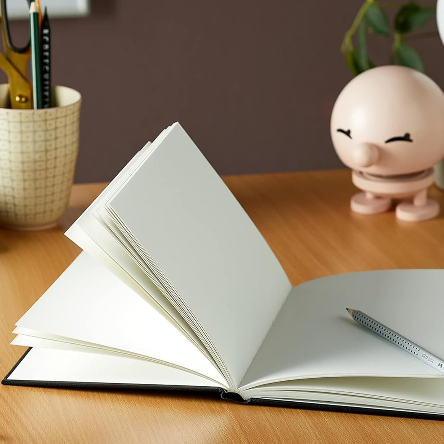 Bloco de Notas A5 Caderno para Anotações Tamanho A5 Capa Dura Papel para Desenho Estudo e Criatividade Sketchbook 21x14cm 80 páginas (Em branco) Bloco de Notas A5 Caderno para Anotações Tamanho A5 Capa Dura Papel para Desenho Estudo e Criatividade Sketchbook 21x14cm 80 páginas (Em branco)