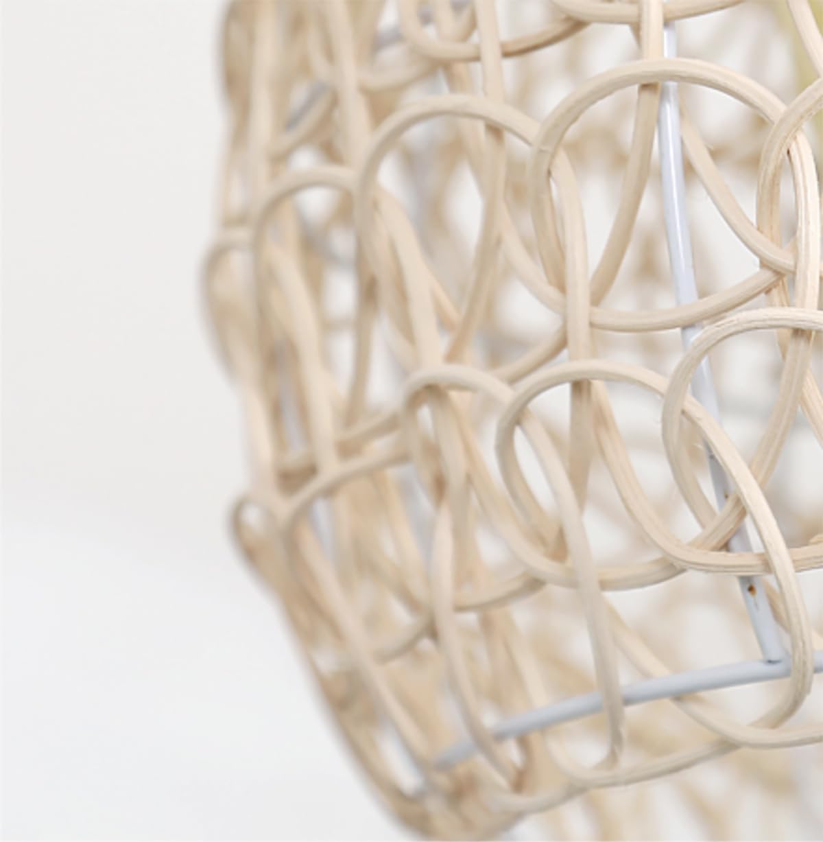 Lampada a sospensione cava in rattan Paralume intrecciato a mano Plafoniera Lampadario Lampada da soffitto Lampada decorativa per soggiorno, ristorante, caffetteria, bar