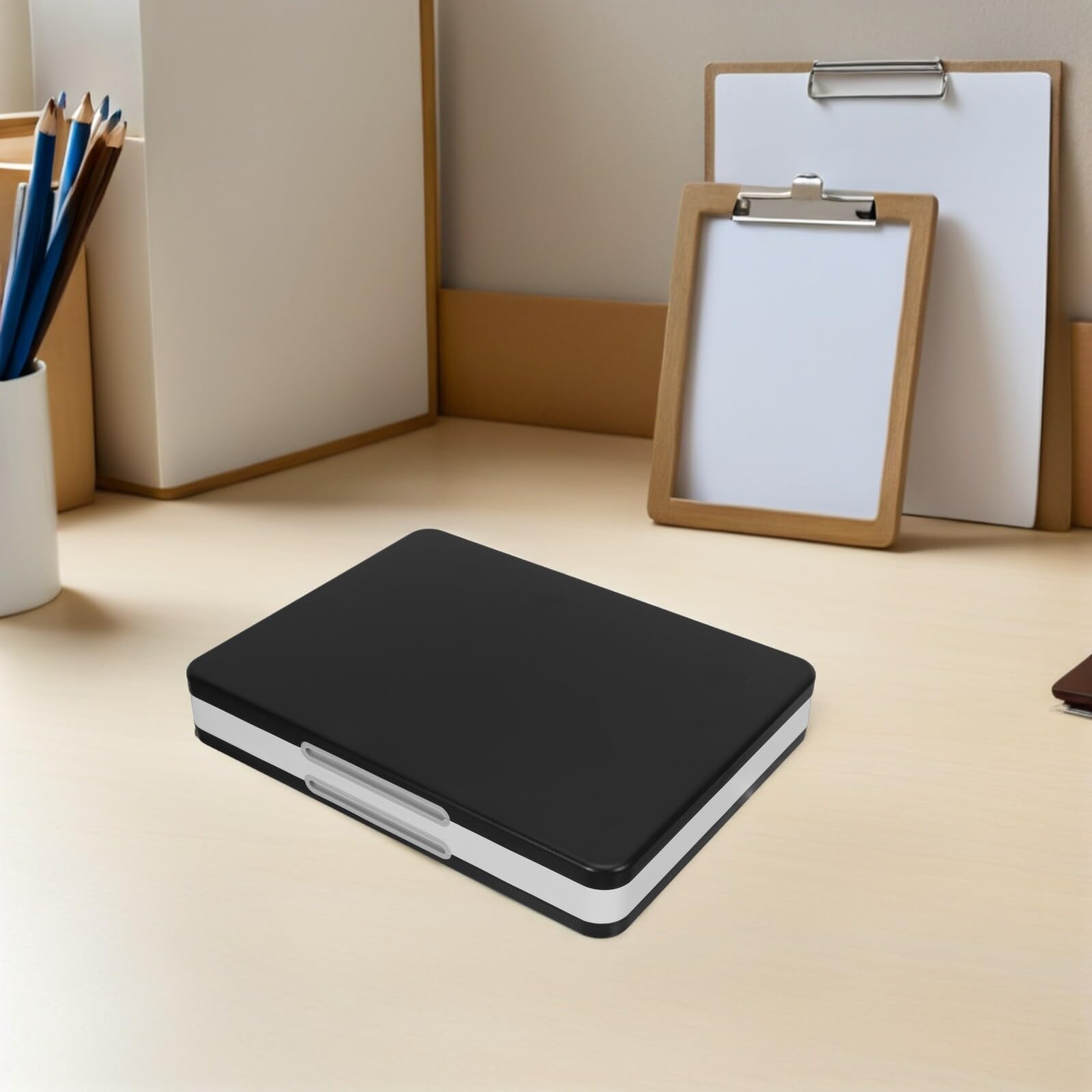 Estuche Portátil para Guardar Tarjetas de Juego con 48 Compartimentos, Caja Rígida de Abs y Silicona Negra, Cierre Magnético Seguro, Organizador Compacto Compatible con Switch