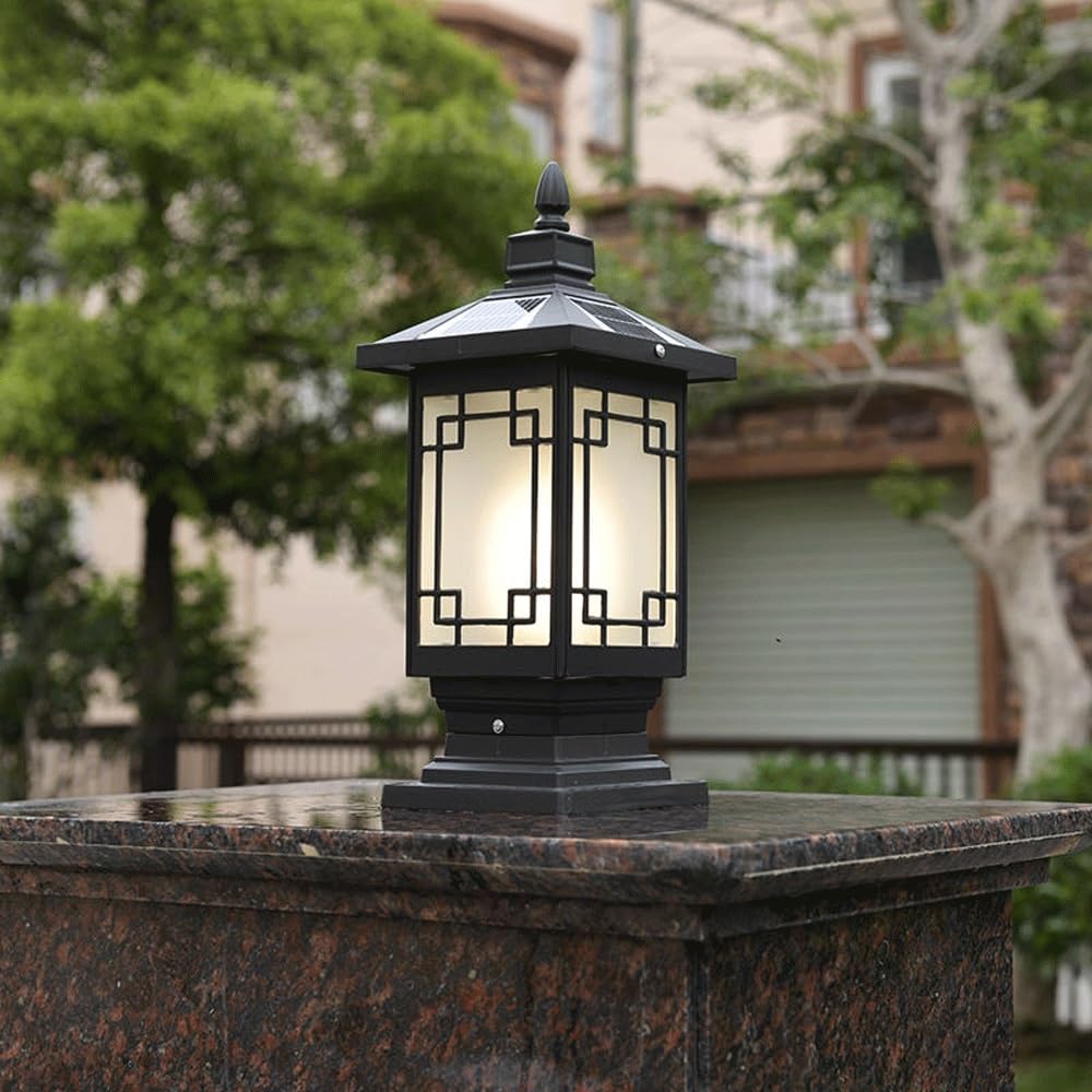 Lampadaire solaire extérieur noir performant équipé d'une télécommande utile