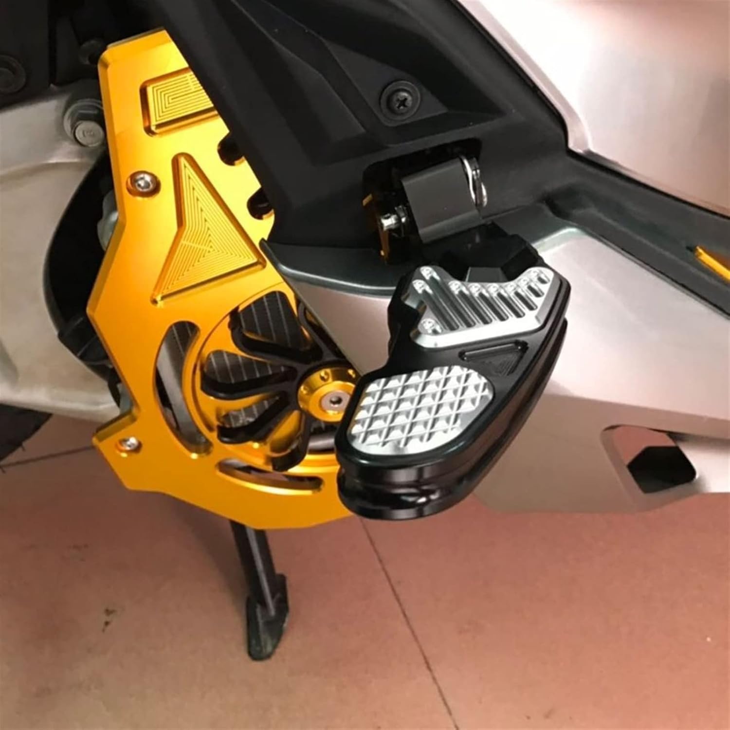 オートバイのフットレスト オートバイフットレストスクーターフット