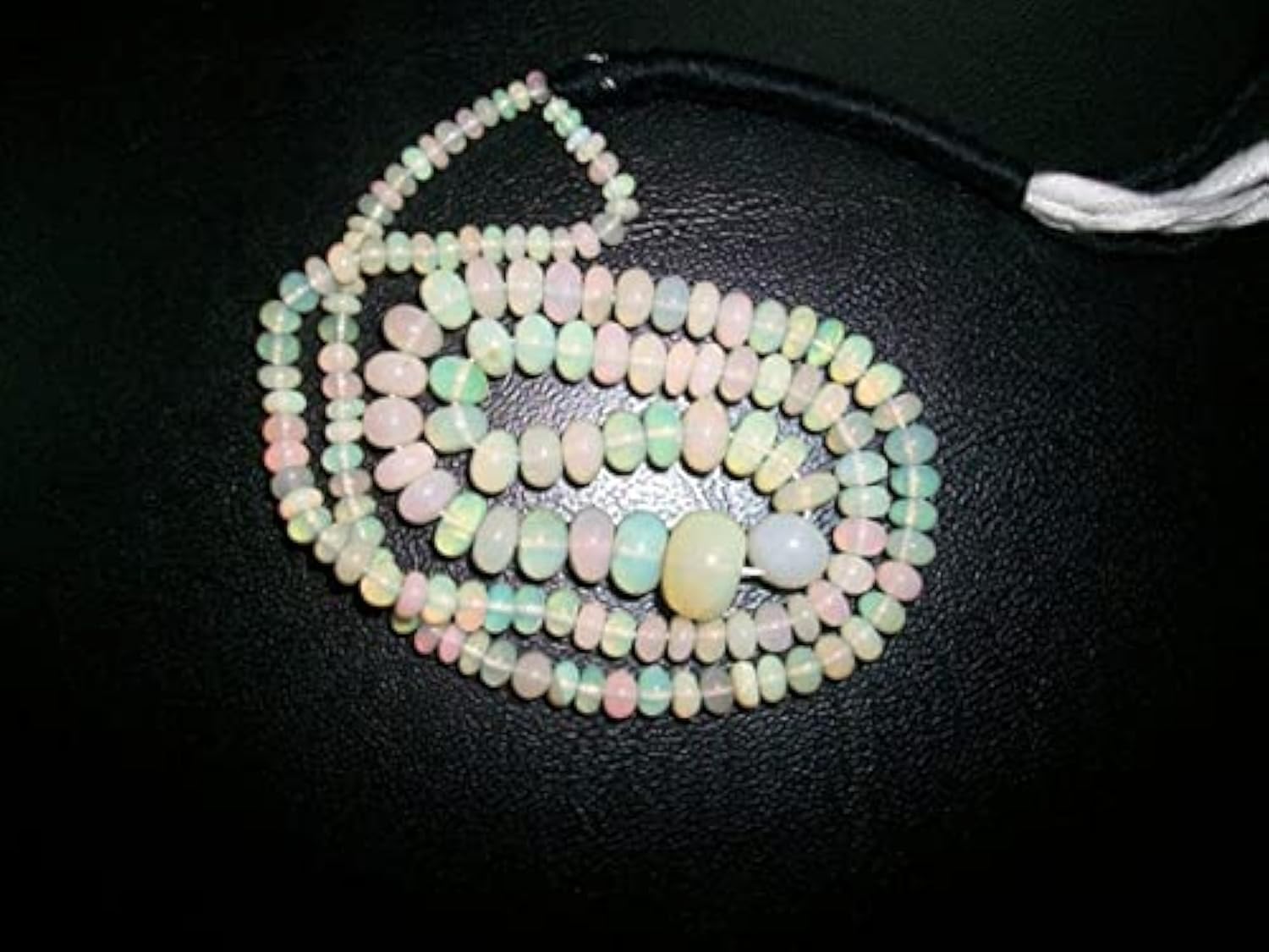 Opale éthiopienne naturelle contre les bijoux ternes fil LKBEADS 16 pouces