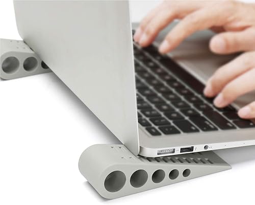SUPBEE Soportes para laptop, 4 unidades Soporte elevado de goma antideslizante portátil para laptop, cuña inclinable de escritorio y elevadores